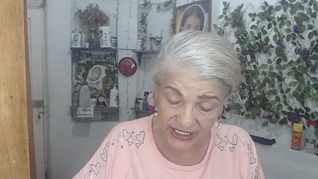 Snapshot of FunnyGrandma chatting on May 2026 02:04:02 AM FunnyGrandma online show from May 2026 02:04:02 AM