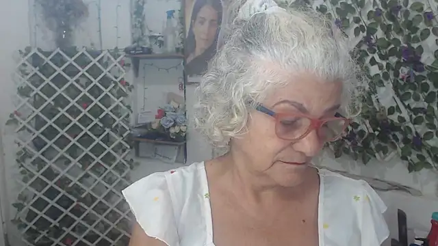 Snapshot of FunnyGrandma chatting on November 2025 10:32:01 PM FunnyGrandma online show from November 2025 10:32:01 PM