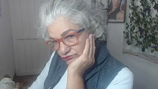 FunnyGrandma online show from October 2025 01:04:02 AM