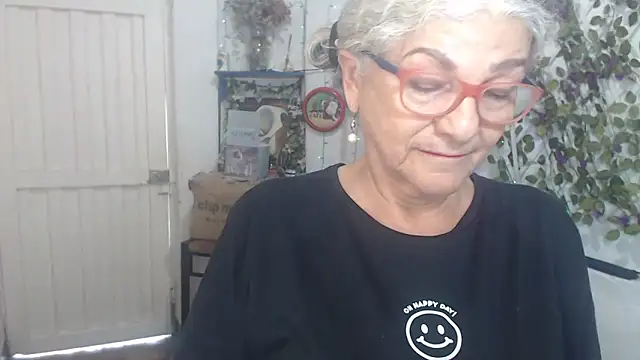 Snapshot of FunnyGrandma chatting on December 2025 09:42:01 PM FunnyGrandma online show from December 2025 09:42:01 PM
