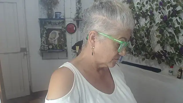 Snapshot of FunnyGrandma chatting on July 2026 01:23:02 AM FunnyGrandma online show from July 2026 01:23:02 AM