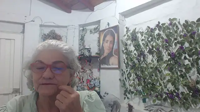 Snapshot of FunnyGrandma chatting on October 2025 03:03:01 AM FunnyGrandma online show from October 2025 03:03:01 AM