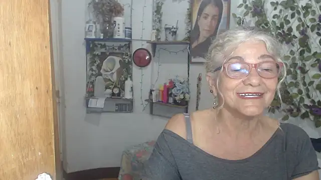 Snapshot of FunnyGrandma chatting on May 2026 11:01:02 PM FunnyGrandma online show from May 2026 11:01:02 PM