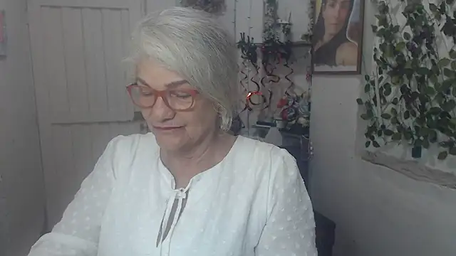 Snapshot of FunnyGrandma chatting on October 2025 03:49:01 AM FunnyGrandma online show from October 2025 03:49:01 AM