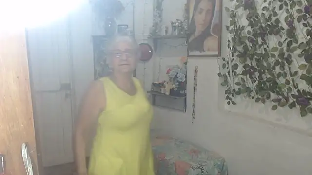 Snapshot of FunnyGrandma chatting on June 2026 12:32:02 AM FunnyGrandma online show from June 2026 12:32:02 AM