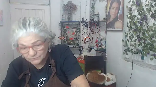 Snapshot of FunnyGrandma chatting on October 2025 03:07:02 AM FunnyGrandma online show from October 2025 03:07:02 AM