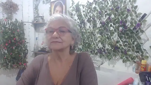Snapshot of FunnyGrandma chatting on November 2025 10:15:01 PM FunnyGrandma online show from November 2025 10:15:01 PM