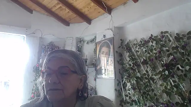 Snapshot of FunnyGrandma chatting on October 2025 02:58:01 PM FunnyGrandma online show from October 2025 02:58:01 PM