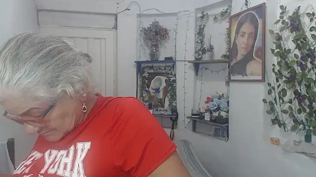 FunnyGrandma online show from September 2025 01:33:01 AM