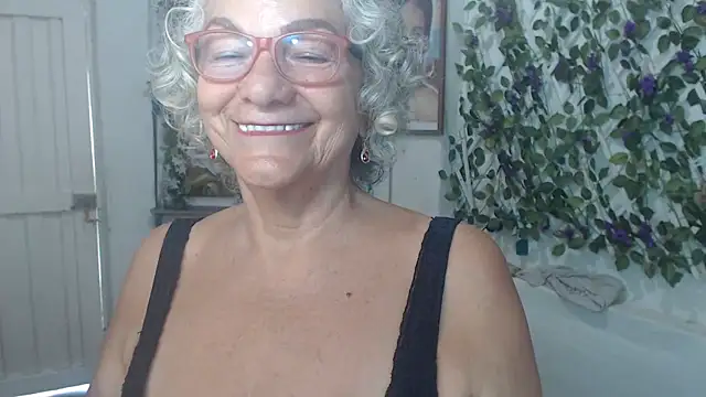 Snapshot of FunnyGrandma chatting on November 2025 07:50:02 PM FunnyGrandma online show from November 2025 07:50:02 PM