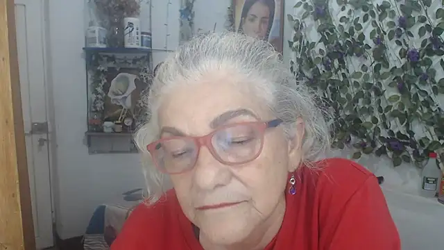 FunnyGrandma online show from April 2026 01:18:02 AM