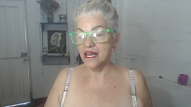 Snapshot of FunnyGrandma chatting on August 2026 09:34:02 PM FunnyGrandma online show from August 2026 09:34:02 PM