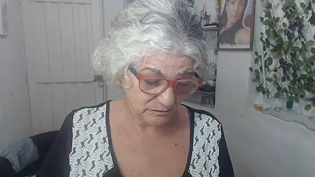 FunnyGrandma online show from September 2025 11:11:02 PM
