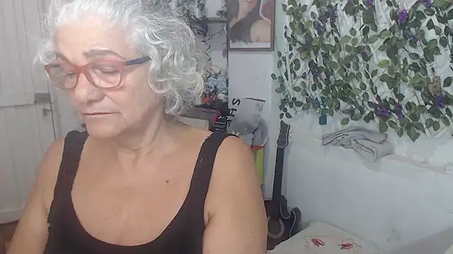 Snapshot of FunnyGrandma chatting on October 2025 01:59:01 AM FunnyGrandma online show from October 2025 01:59:01 AM