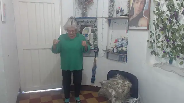 FunnyGrandma online show from October 2025 09:18:02 PM