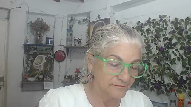 FunnyGrandma online show from April 2026 09:21:01 PM