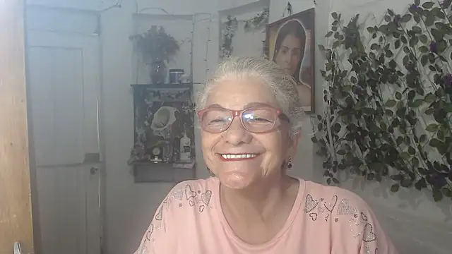 Snapshot of FunnyGrandma chatting on June 2026 07:08:01 PM FunnyGrandma online show from June 2026 07:08:01 PM
