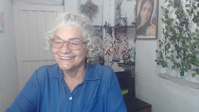 Snapshot of FunnyGrandma chatting on October 2025 11:38:02 PM FunnyGrandma online show from October 2025 11:38:02 PM