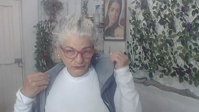 Snapshot of FunnyGrandma chatting on November 2025 04:28:01 AM FunnyGrandma online show from November 2025 04:28:01 AM