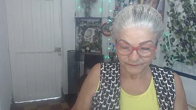 FunnyGrandma online show from December 2025 08:45:02 PM