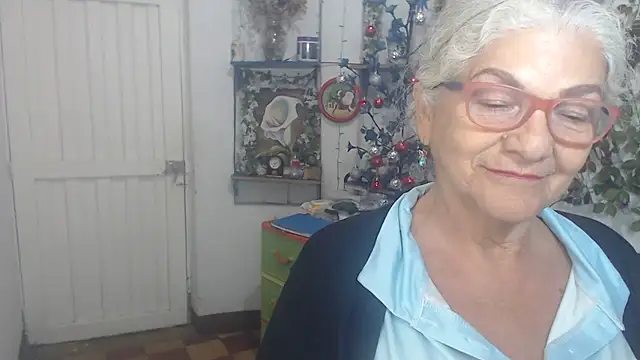 FunnyGrandma online show from December 2025 02:33:01 AM