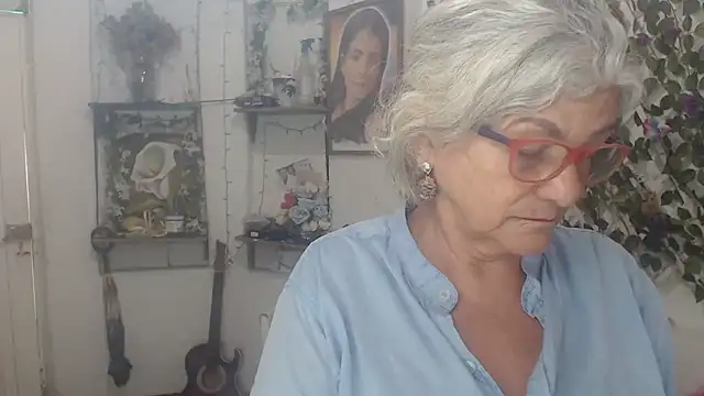 Snapshot of FunnyGrandma chatting on December 2025 08:43:02 PM FunnyGrandma online show from December 2025 08:43:02 PM