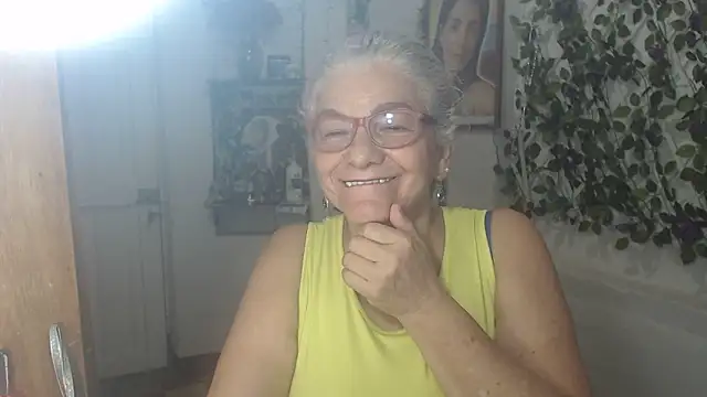 Snapshot of FunnyGrandma chatting on June 2026 12:23:01 AM FunnyGrandma online show from June 2026 12:23:01 AM
