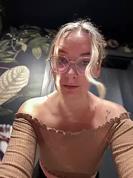 The Snowwhitee online show from January 2025 07:07:02 PM