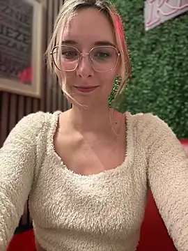 The Snowwhitee online show from February 2025 06:58:01 PM