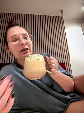 The Snowwhitee online show from November 2025 03:57:02 PM