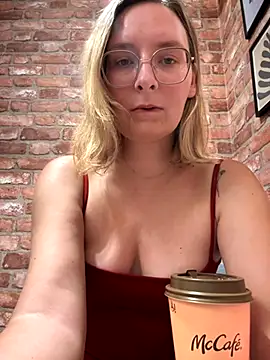 The Snowwhitee online show from September 2025 07:13:01 PM