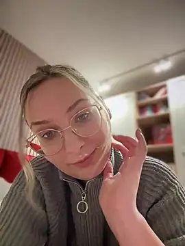 The Snowwhitee online show from January 2025 04:03:01 PM