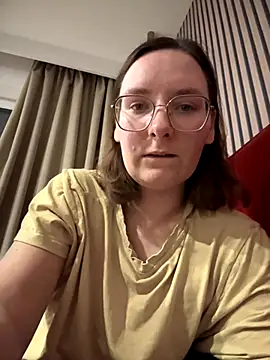 The Snowwhitee online show from November 2025 09:07:01 PM