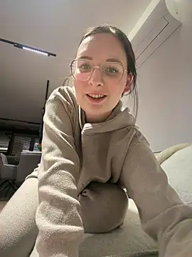 The Snowwhitee online show from April 2026 03:53:01 PM