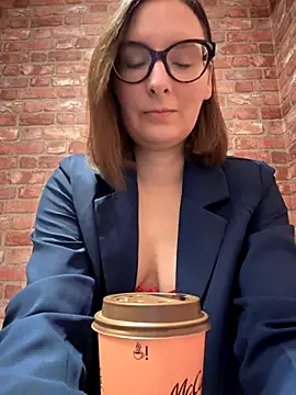 The Snowwhitee online show from October 2025 09:08:01 AM