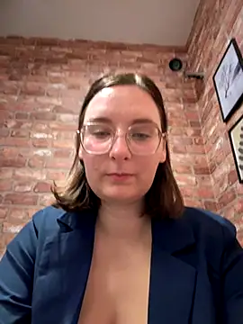 The Snowwhitee online show from October 2025 08:30:01 PM