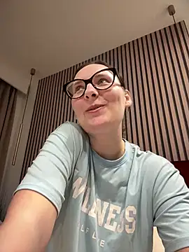 Snapshot of The_Snowwhitee chatting on January 2026 04:13:01 PM The Snowwhitee online show from January 2026 04:13:01 PM