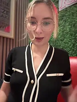 The Snowwhitee online show from March 2025 07:17:01 PM