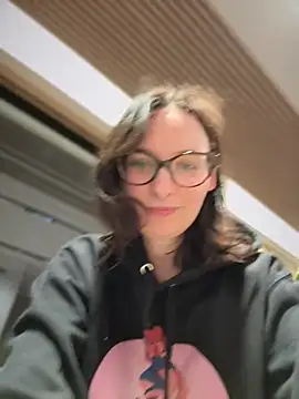 The Snowwhitee online show from March 2026 06:42:01 PM