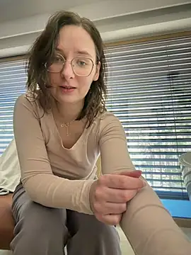 The Snowwhitee online show from May 2026 09:47:01 AM