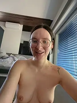 The Snowwhitee online show from March 2026 10:41:02 AM