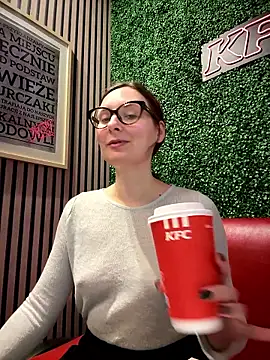 Snapshot of The_Snowwhitee chatting on January 2026 09:05:01 AM The Snowwhitee online show from January 2026 09:05:01 AM