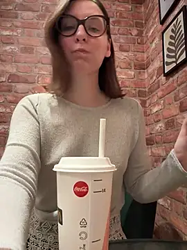 The Snowwhitee online show from December 2025 09:15:02 AM