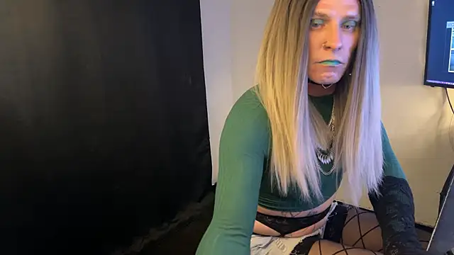Snapshot of xdresserwithass chatting on October 2025 06:18:02 AM xdresserwithass online show from October 2025 06:18:02 AM