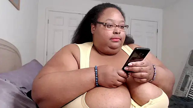 Snapshot of Loves_Aura chatting on January 2025 01:39:01 AM Loves Aura online show from January 2025 01:39:01 AM