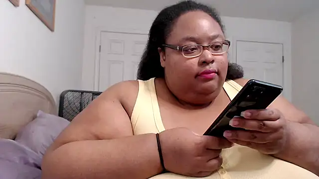 Snapshot of Loves_Aura chatting on October 2025 12:10:02 AM Loves Aura online show from October 2025 12:10:02 AM