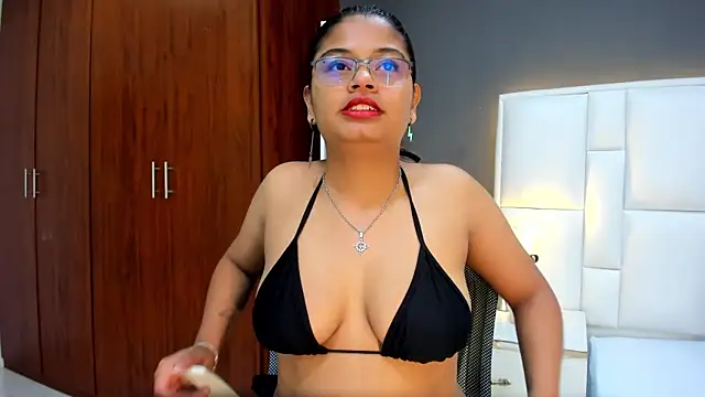 yeral2017 online show from December 2025 03:39:02 PM