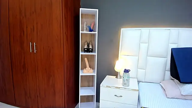 yeral2017 online show from November 2025 01:26:02 PM