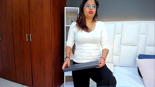 yeral2017 online show from November 2025 01:55:01 PM