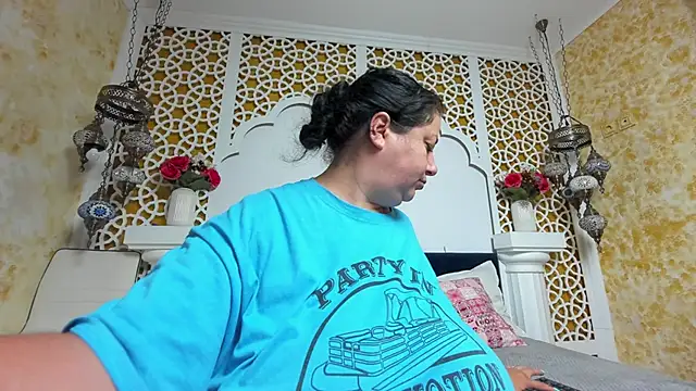 Snapshot of AleshaArabian chatting on September 2025 02:17:02 AM AleshaArabian online show from September 2025 02:17:02 AM
